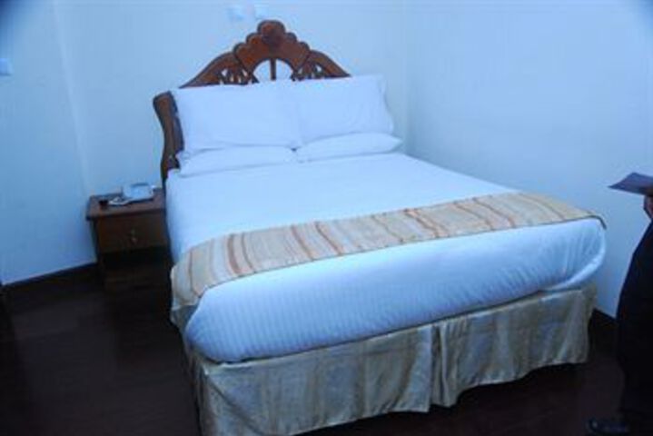 Room 11 of 25