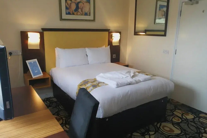 Room 2 of 15