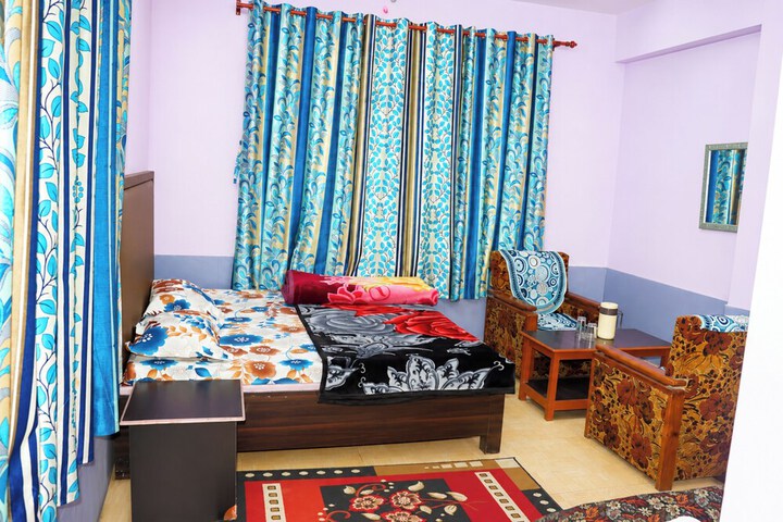 Room 7 of 12