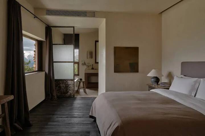 Room 6 of 16