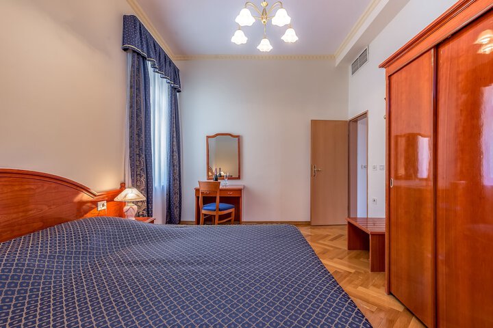 Room 6 of 41