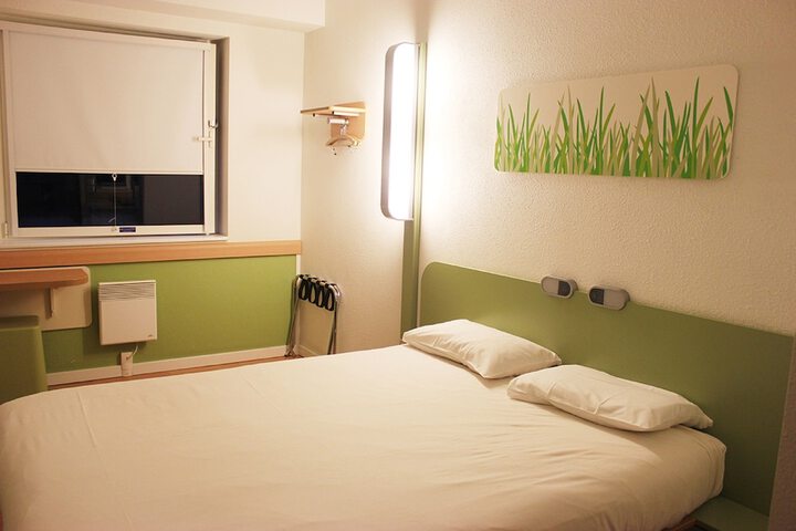 Room 17 of 34
