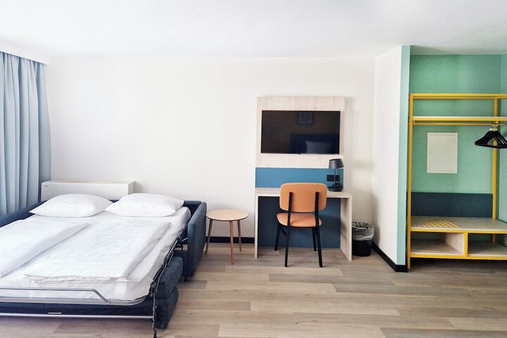 Room 14 of 38