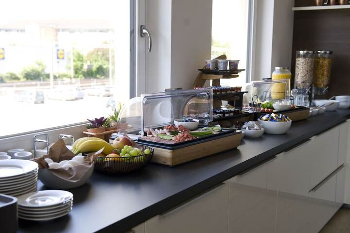 Dining 14 of 16
