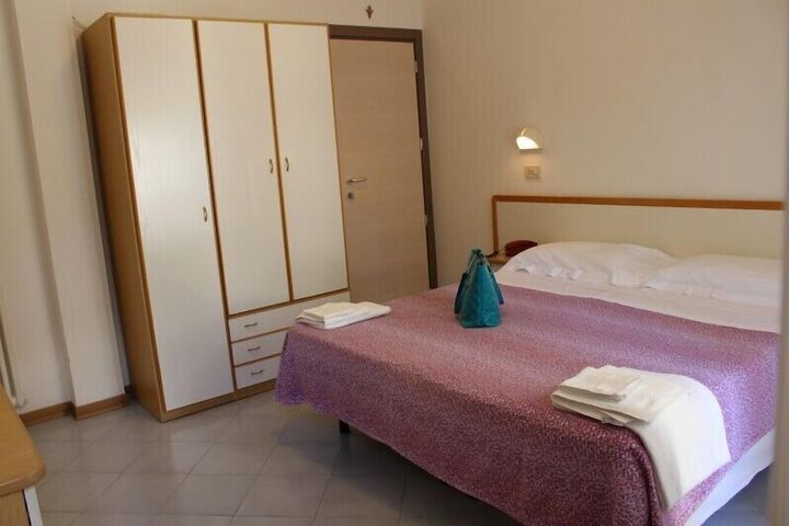 Room 8 of 29