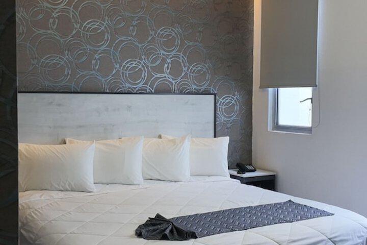 Room 9 of 42