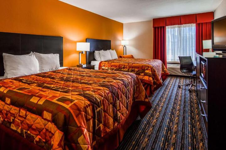 2 Queen Beds High Speed Internet Accessible Microwave and Refrigerator Work Desk Full Breakfast (4 of 4)