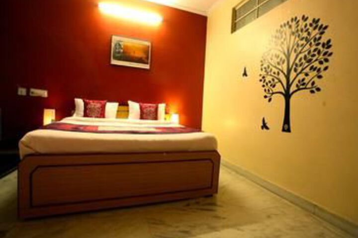 Room 5 of 12