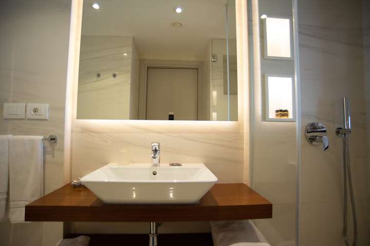 Room 145 of 253