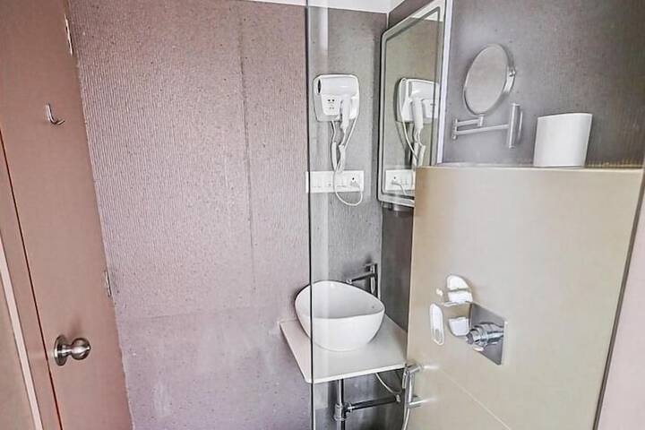 Room 45 of 63
