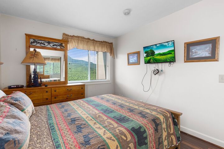 Room 9 of 102