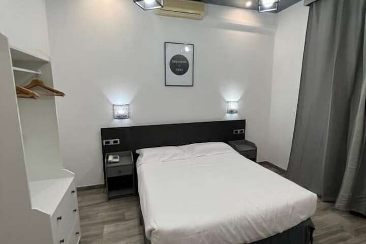 Room 11 of 20
