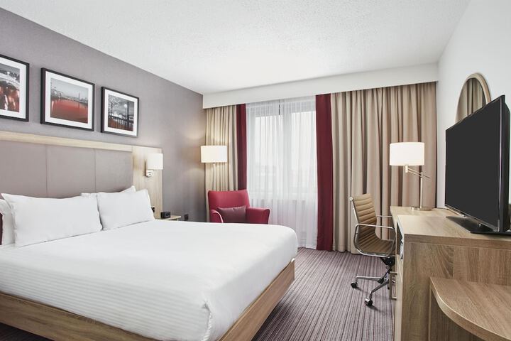 Room 42 of 102