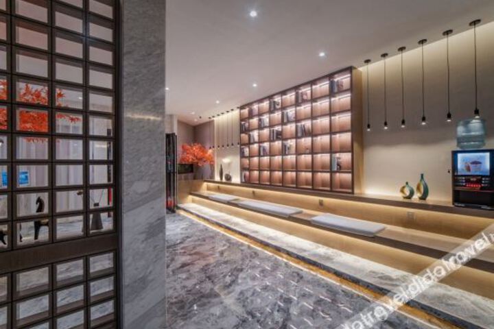 Hotel Interior 11 of 25