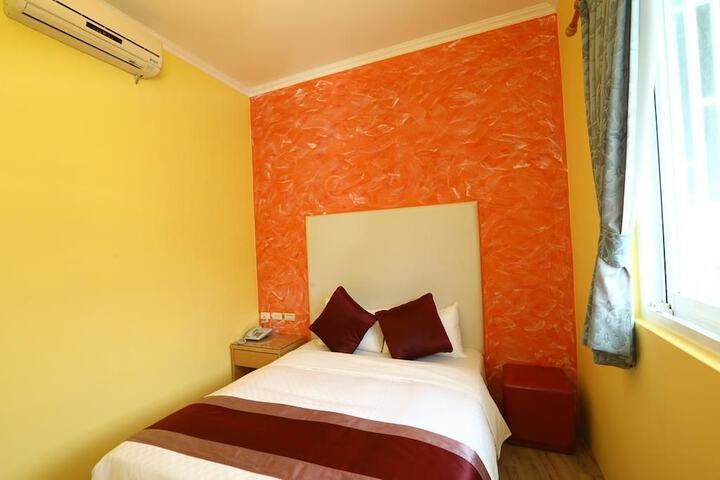 Room 13 of 67