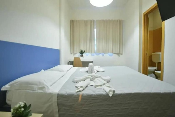 Room 4 of 15