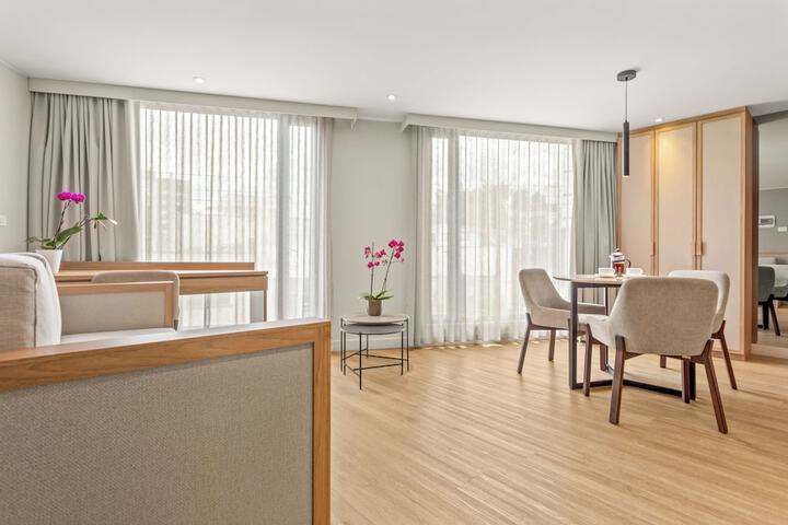 Room 32 of 59