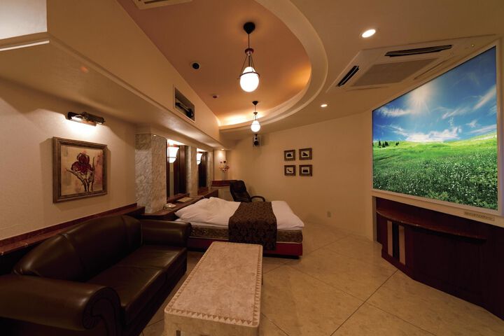 Room 14 of 33