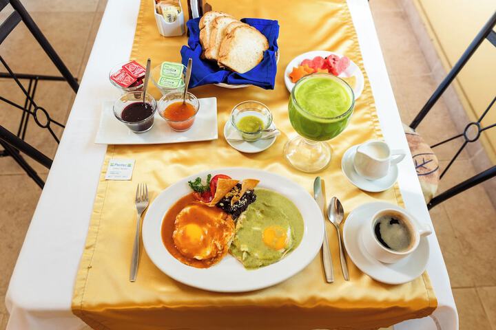 Breakfast/Coffee Service 23 of 40
