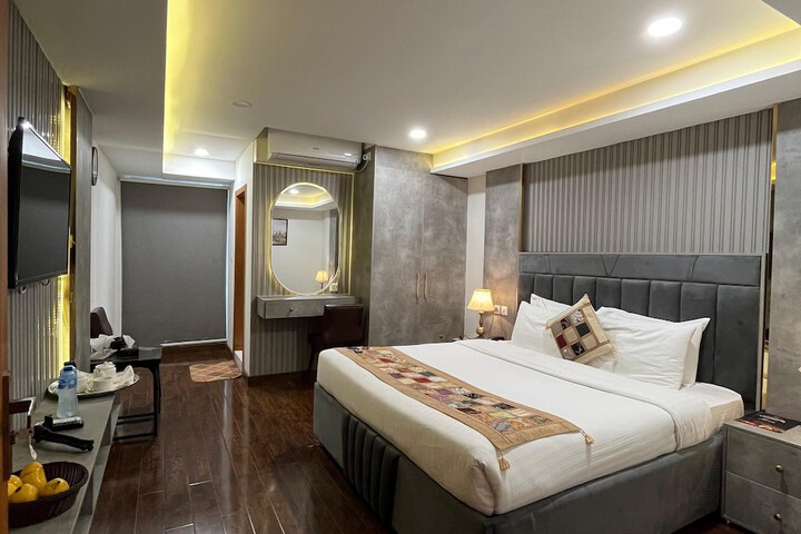 Room 3 of 15