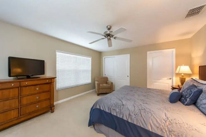Room 5 of 32