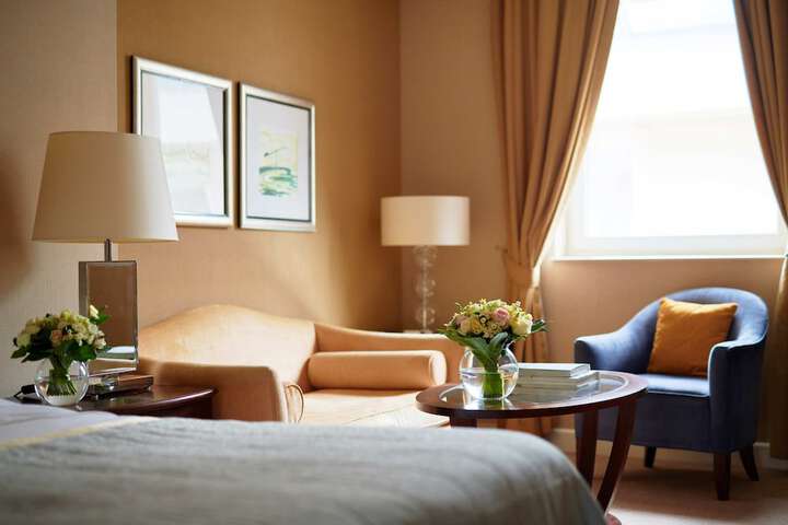 Room 42 of 80