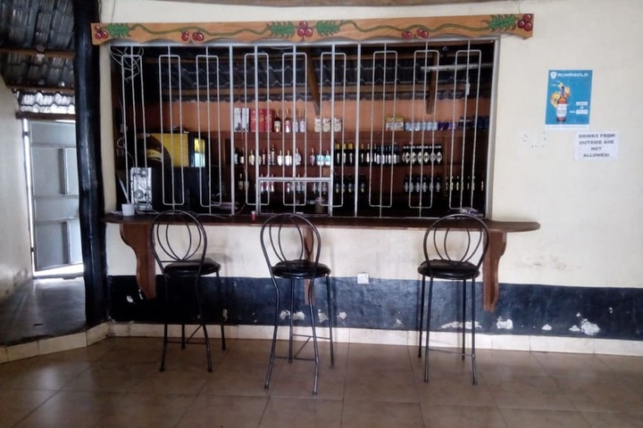 Lounge 8 of 11