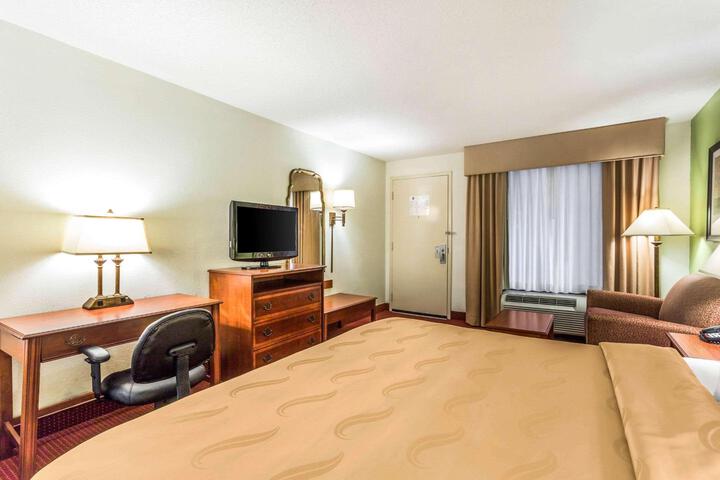 1 King Bed (13 of 14)