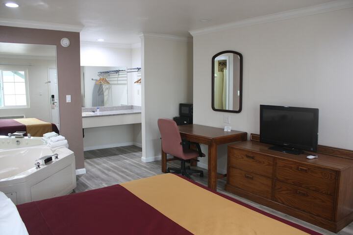 Room 18 of 37