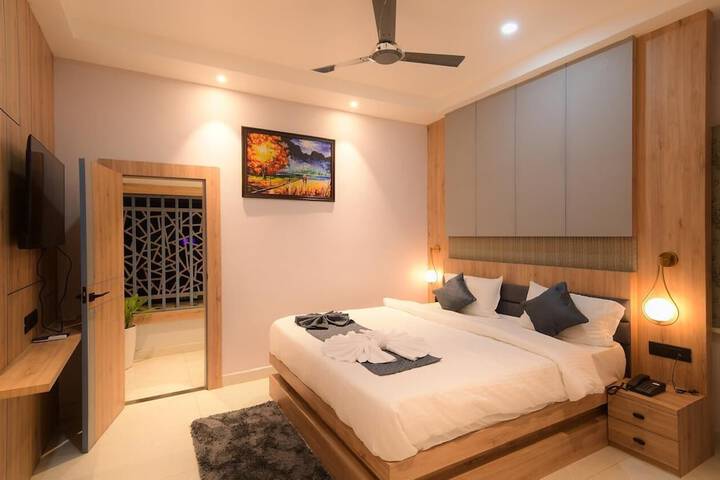 Room 4 of 8