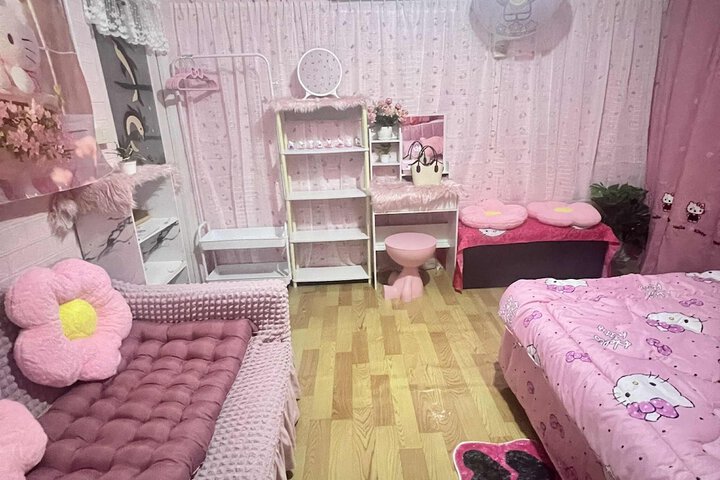 Room 7 of 100
