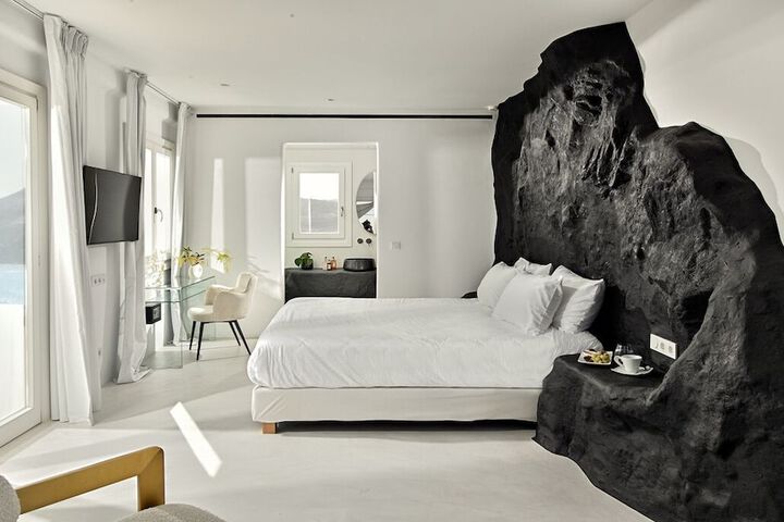 Room 5 of 115