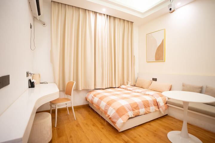 Room 5 of 49