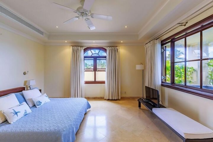 Room 2 of 18