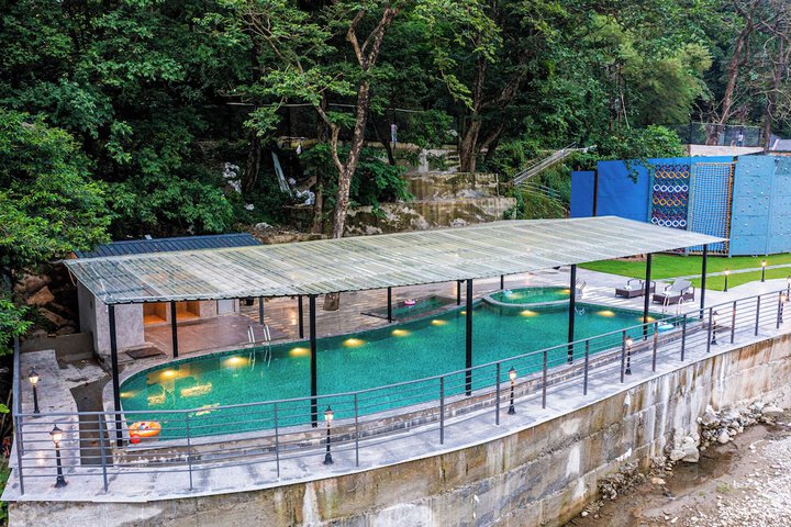 Pool 66 of 161