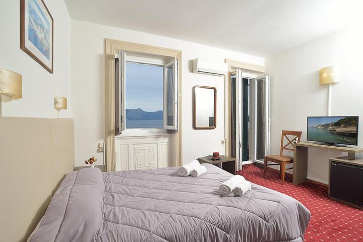Room 15 of 50