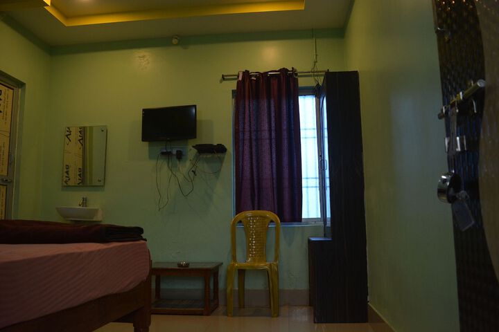 Room 28 of 94