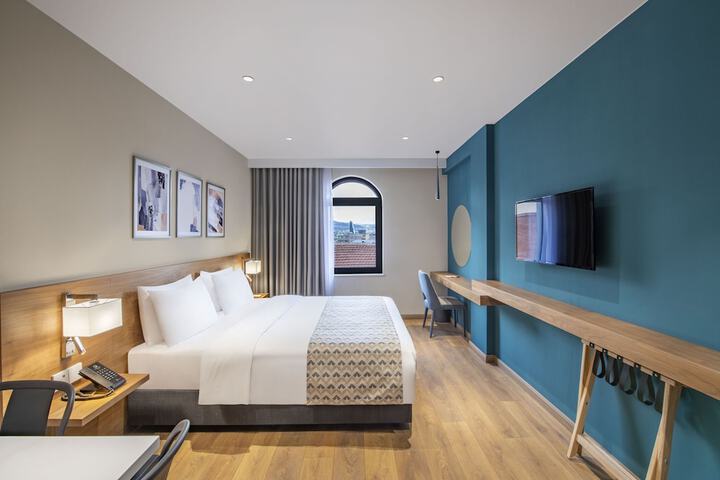 Room 4 of 44