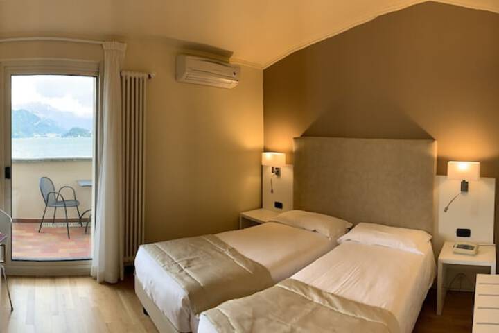 Room 12 of 27