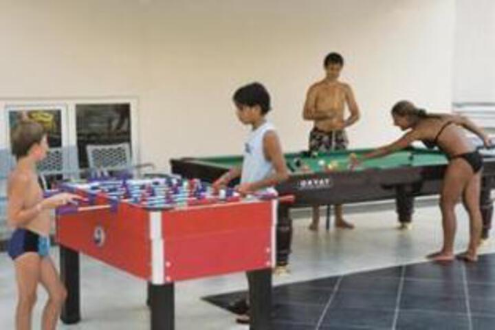 Merlin Beach Hotel