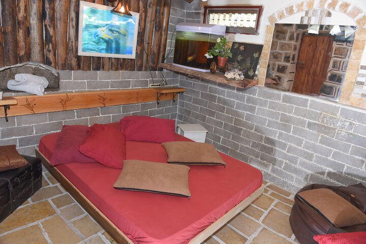 Room 5 of 30