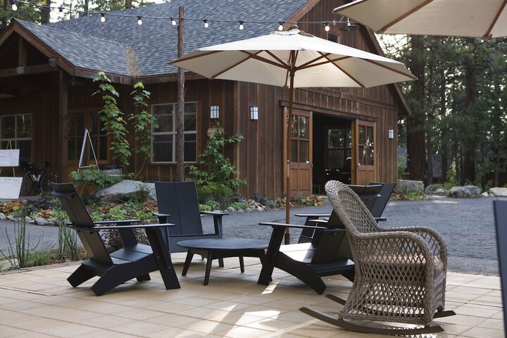 Hotel Exterior 170 of 192