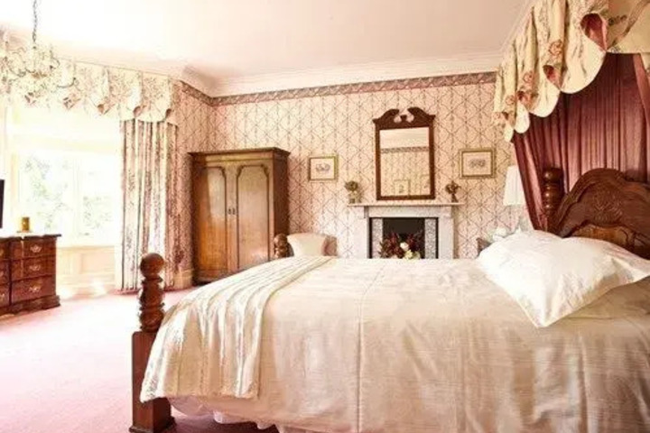 SHEEPY LODGE