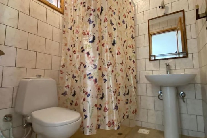 Room 9 of 20