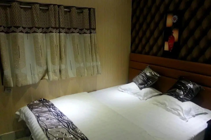 Room 3 of 5