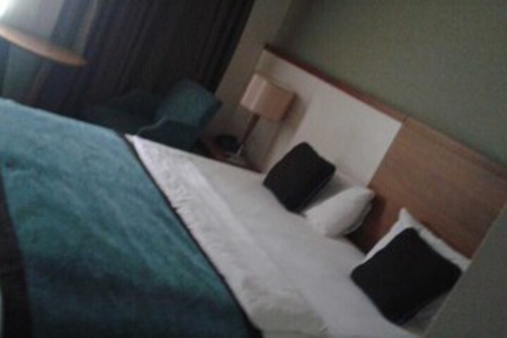 Room 8 of 10