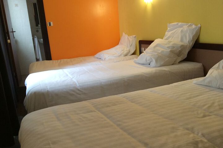 Room 10 of 33