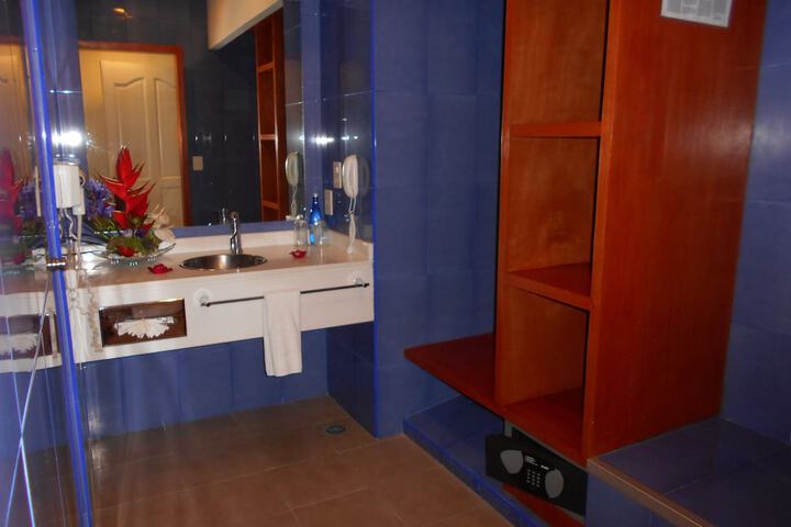 Room 20 of 37