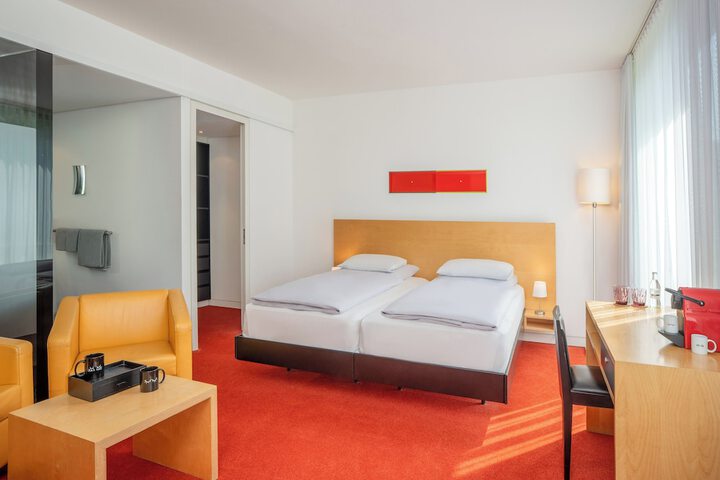 Room 6 of 36