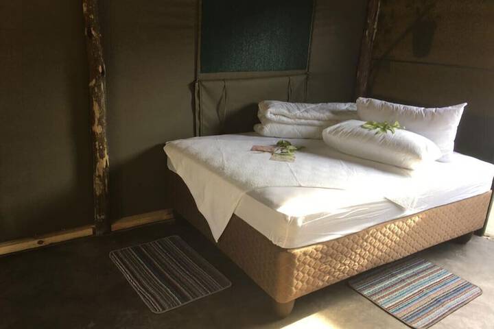 Room 4 of 28
